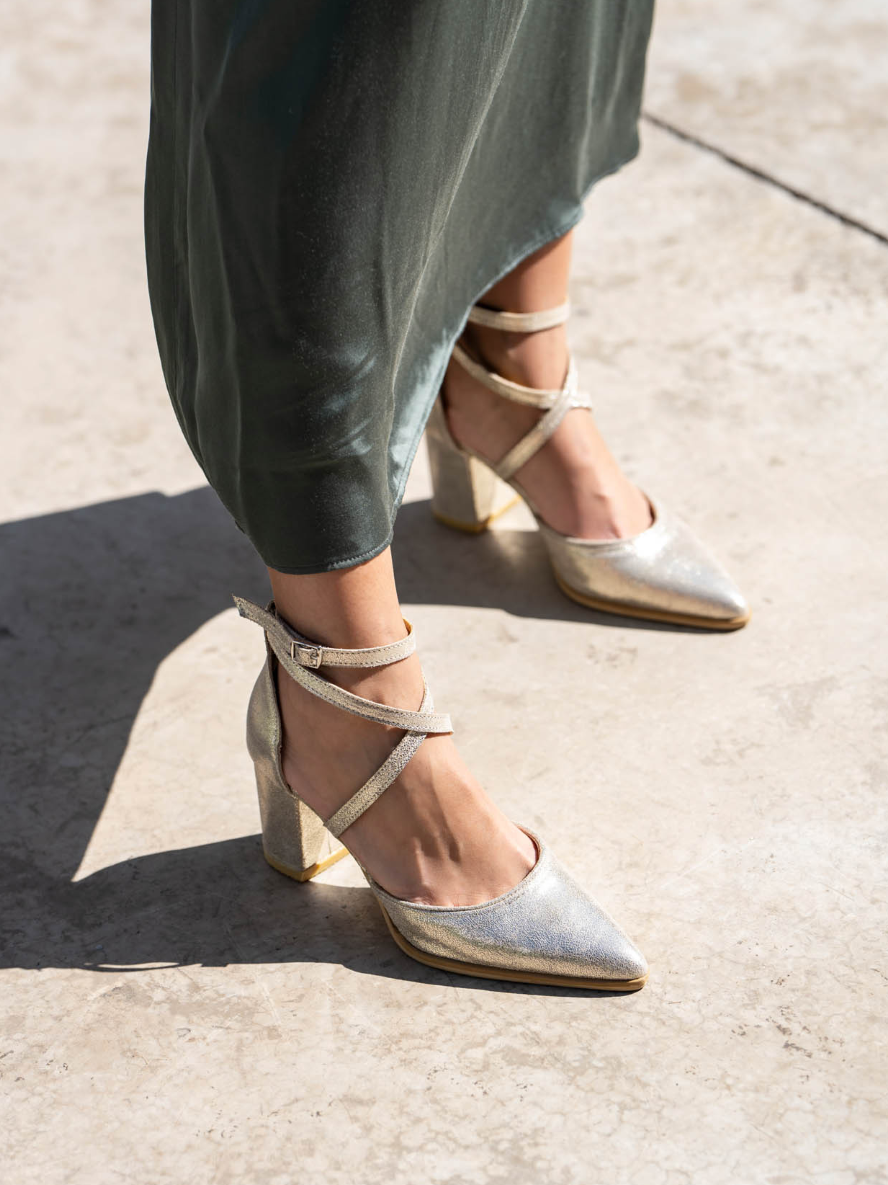 Fiesta Leticia Flowter Dorado – Luau Brand