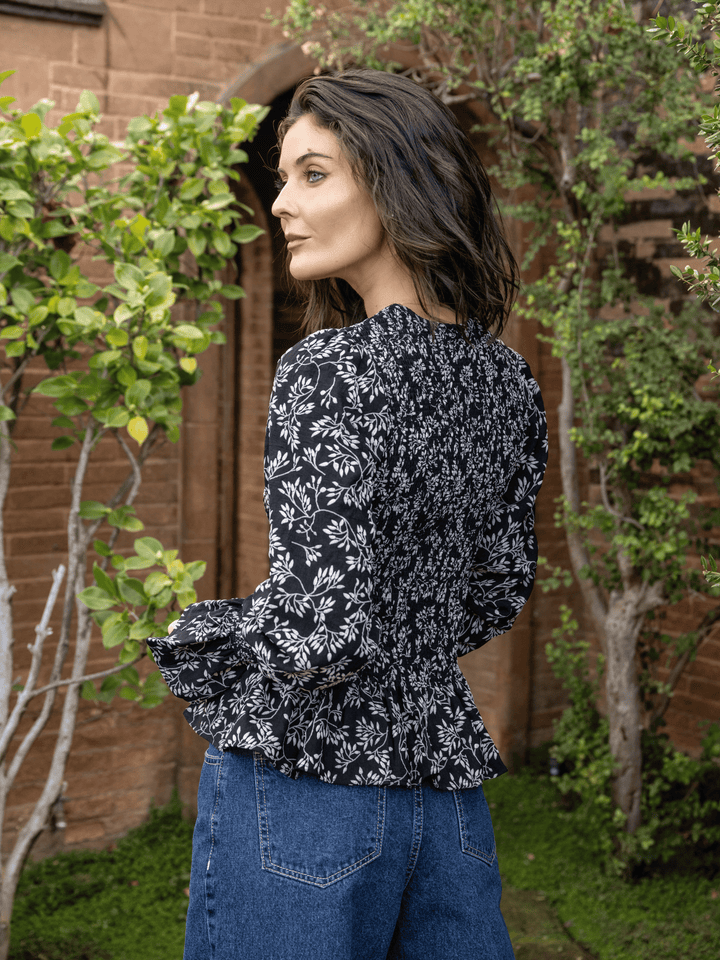 Blusa panal flores negra