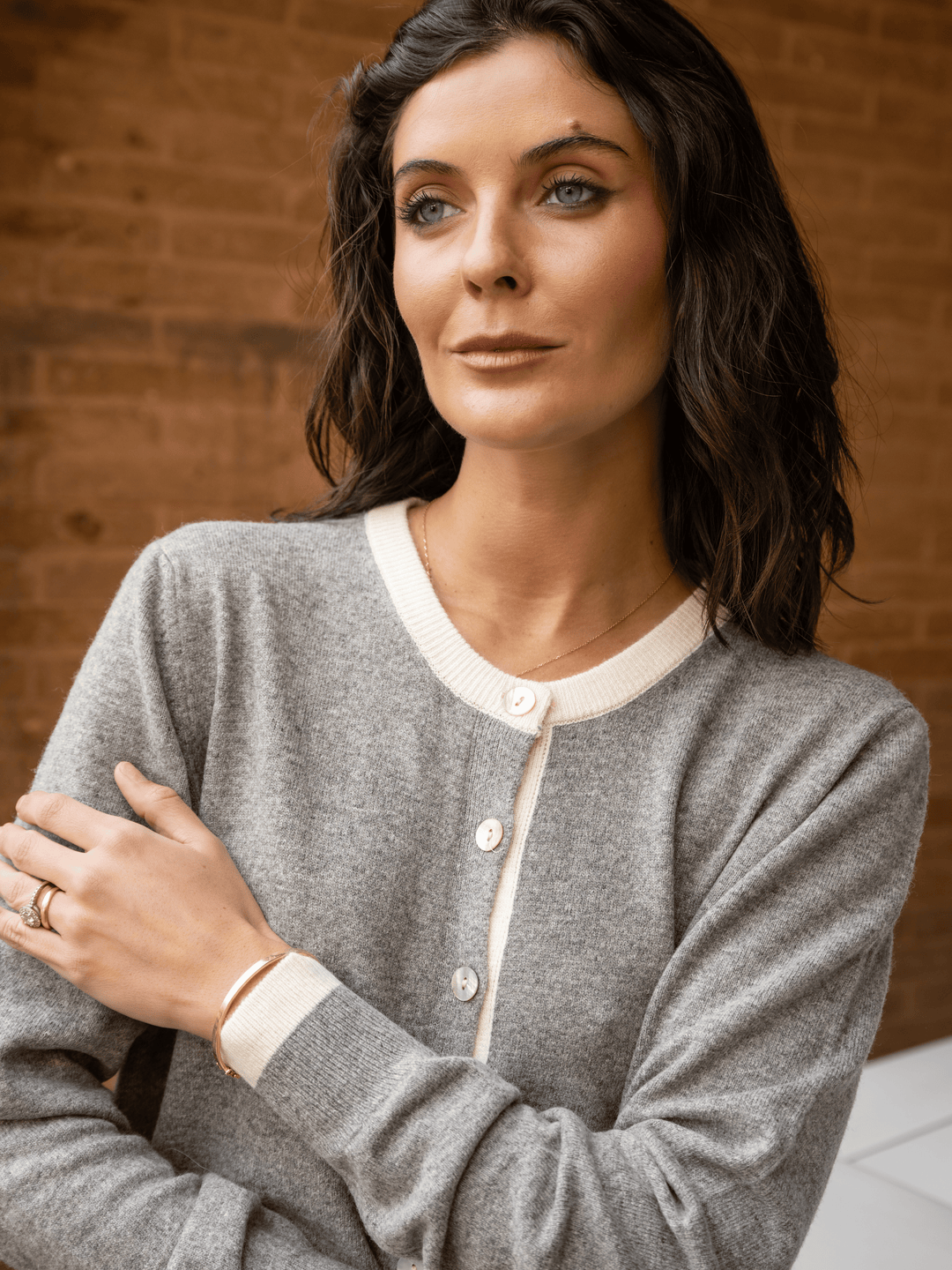 Sweater botones gris